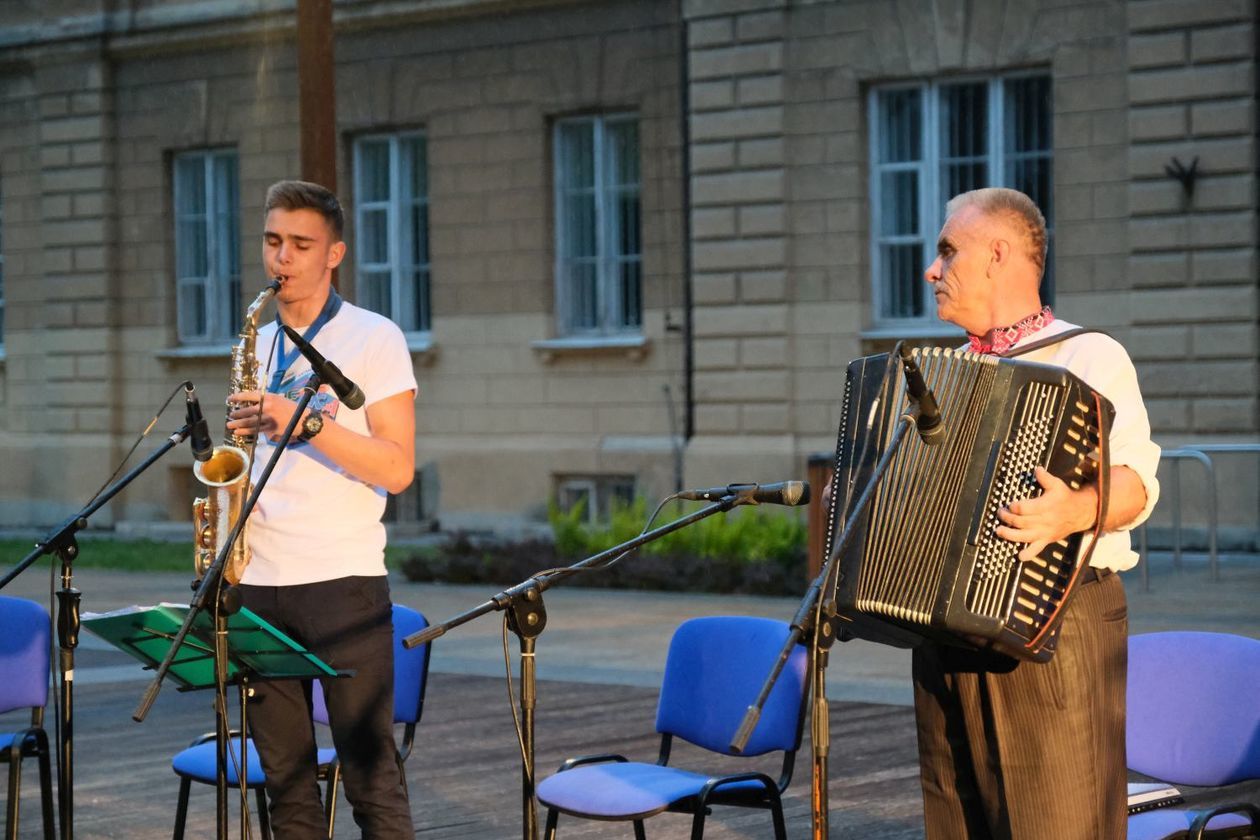  Plac Litewski - scena taneczna: brzmienia litewskie, białoruskie i ukraińskie (zdjęcie 1) - Autor: Maciej Kaczanowski