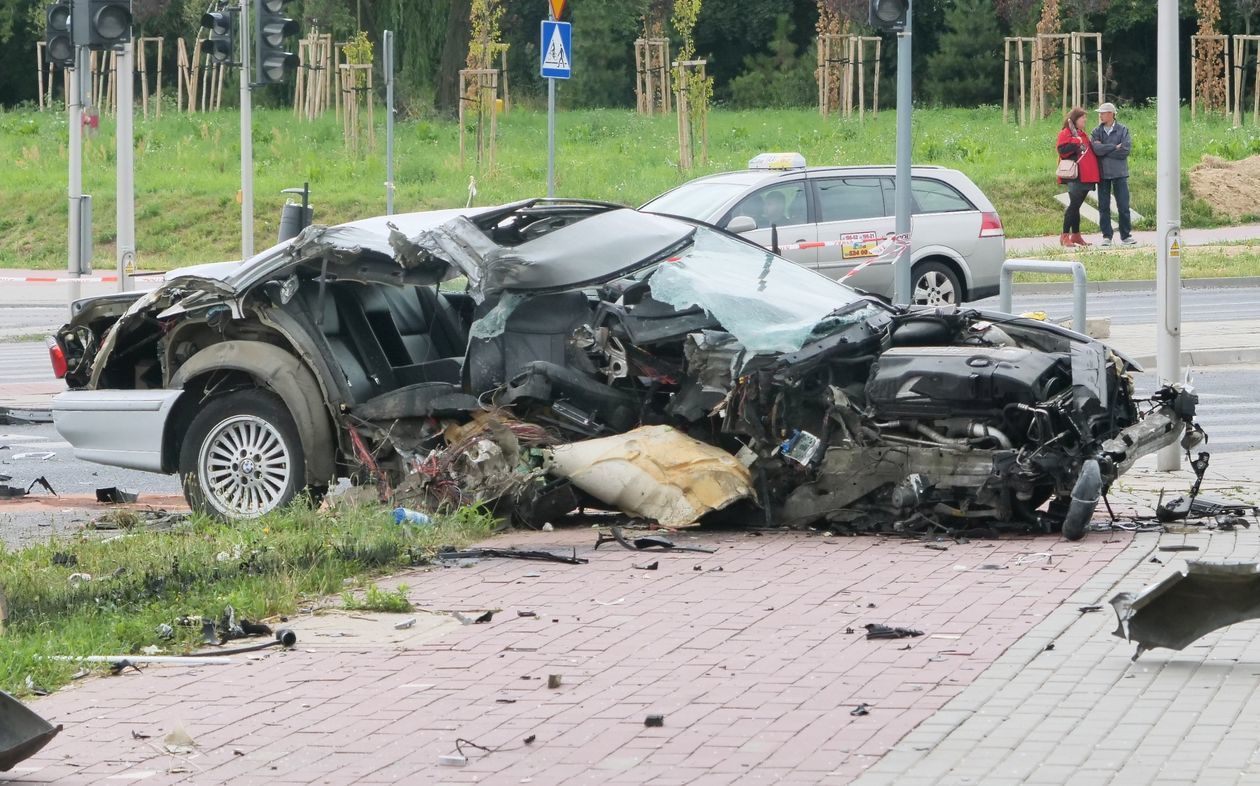 Pirat w BMW rozbił się na słupie - Autor: Łukasz Minkiewicz