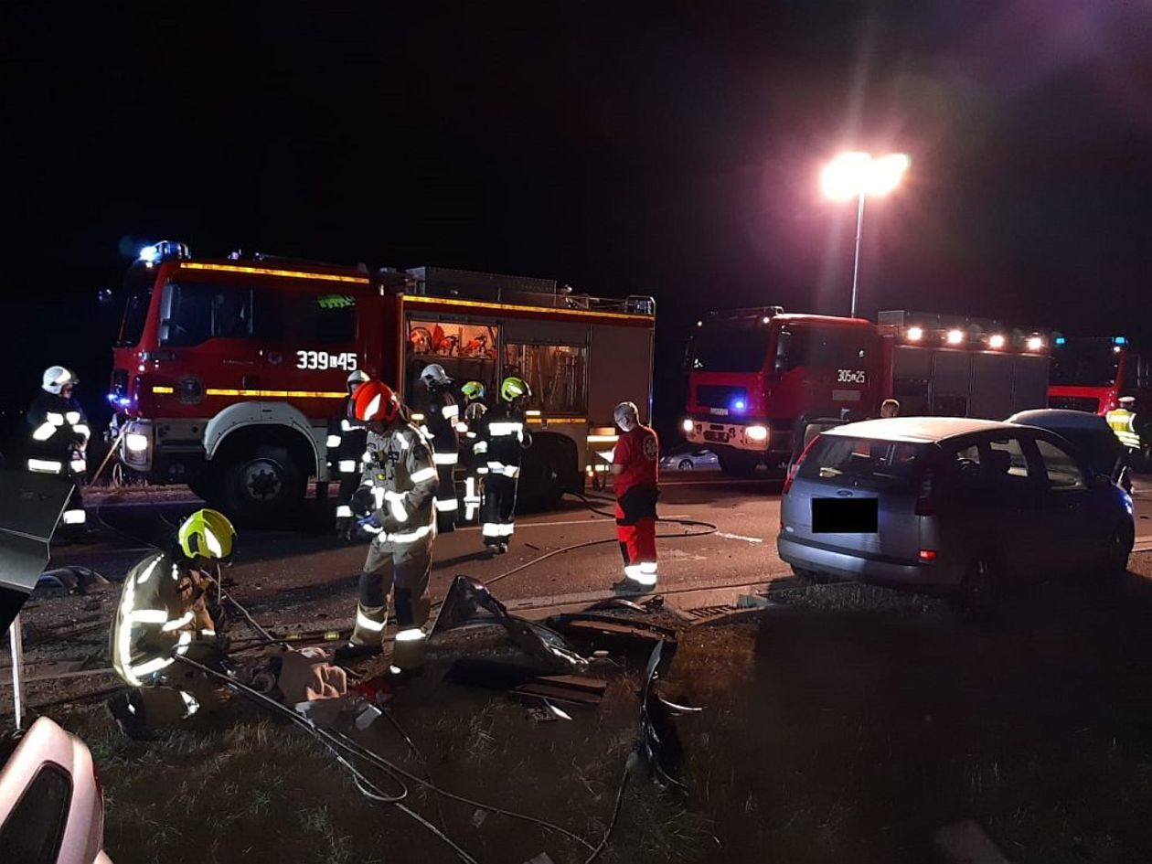  Tragiczny wypadek w Radawcu Dużym (zdjęcie 1) - Autor: KM PSP Lublin
