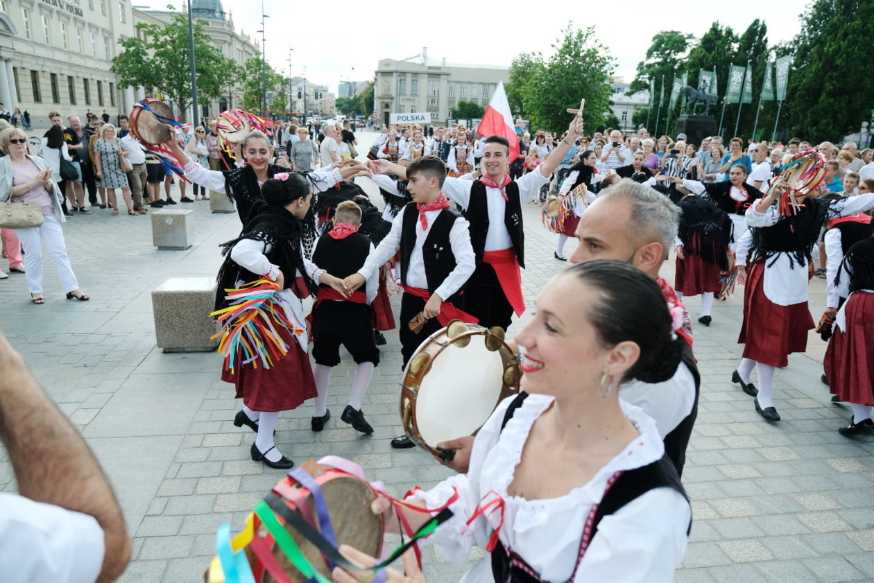  Międzynarodowe Spotkania Folklorystyczne: korowód na deptaku (zdjęcie 1) - Autor: Maciej Kaczanowski