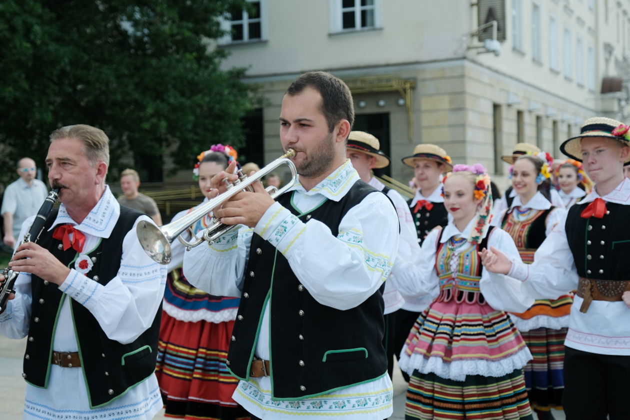  Międzynarodowe Spotkania Folklorystyczne: korowód na deptaku (zdjęcie 1) - Autor: Maciej Kaczanowski