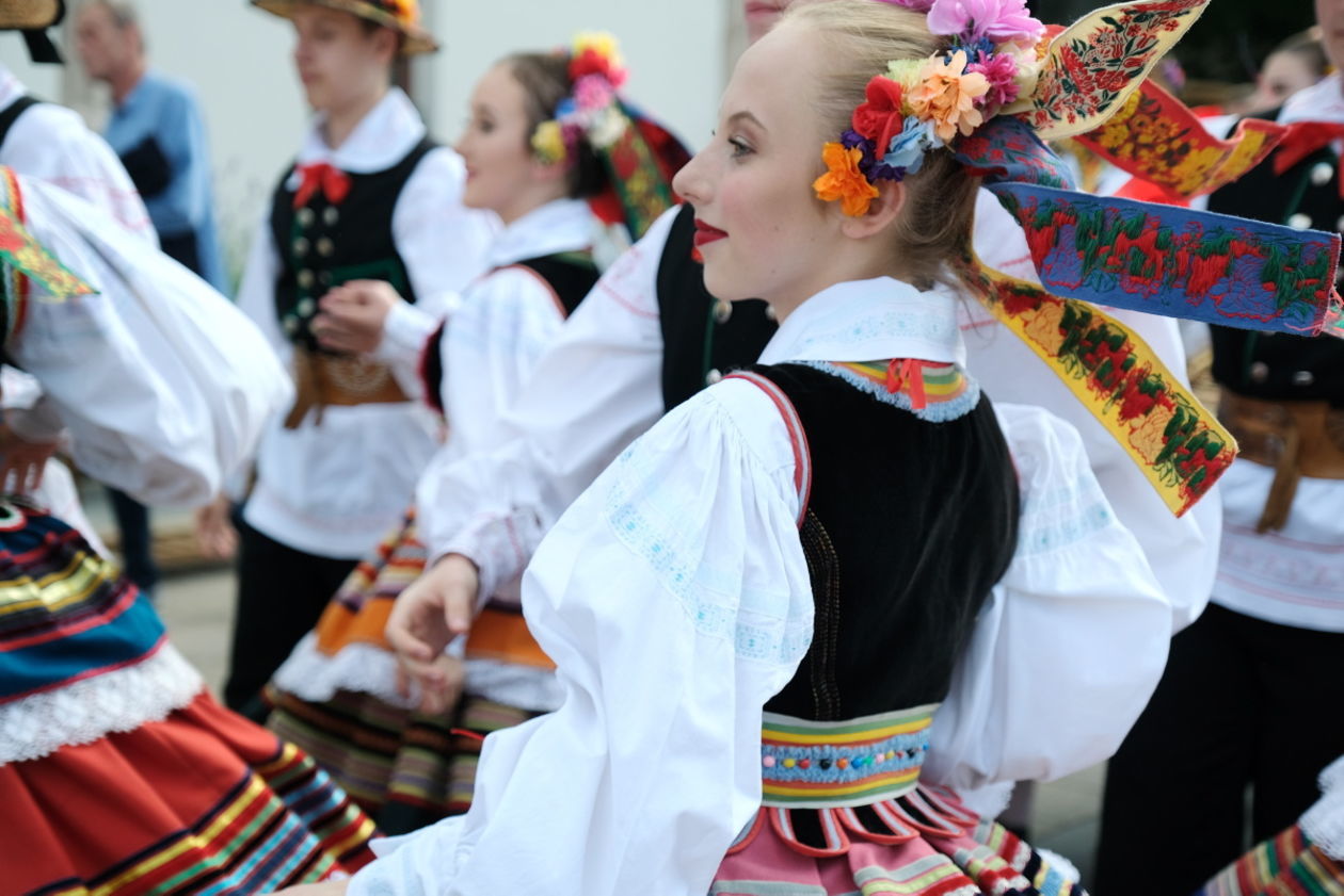  Międzynarodowe Spotkania Folklorystyczne: korowód na deptaku (zdjęcie 1) - Autor: Maciej Kaczanowski