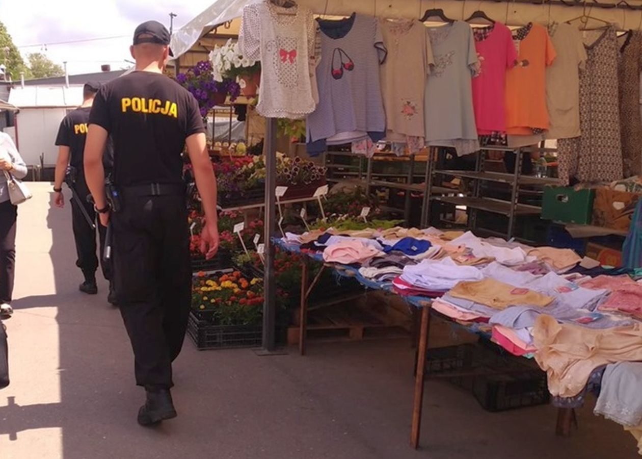  Przemycane papierosy w Lublinie? Policjanci odstraszają nielegalnych handlarzy (zdjęcie 1) - Autor: Agnieszka Mazuś