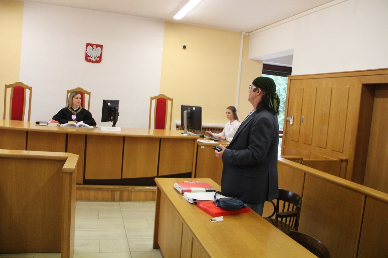  Tenor Marek Torzewski podczas rozprawy w sądzie w Białej Podlaskiej (zdjęcie 1) - Autor: Ewelina Burda