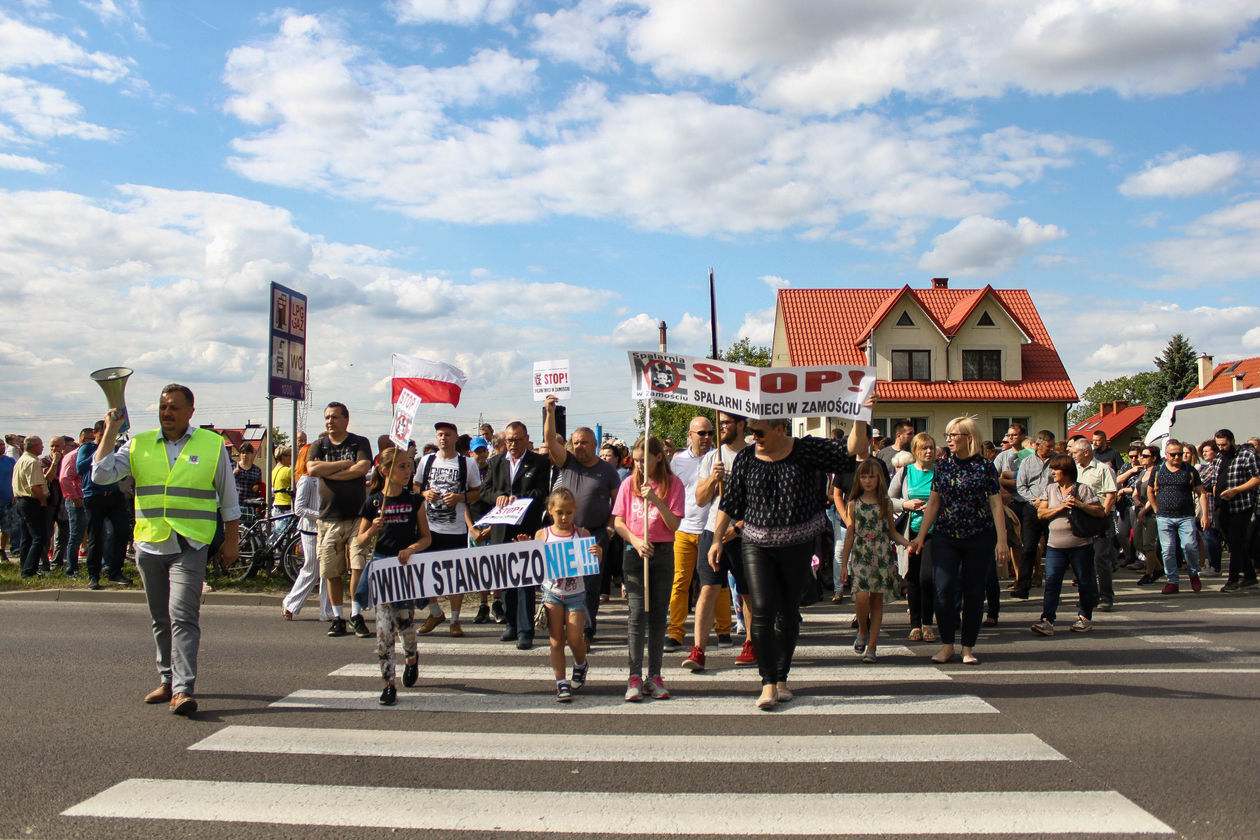  Protest przeciwko budowie spalarni śmieci w Zamościu (zdjęcie 1) - Autor: Kazimierz Chmiel