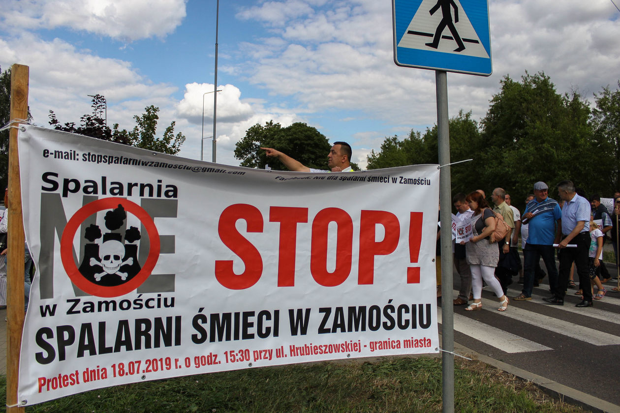  Protest przeciwko budowie spalarni śmieci w Zamościu (zdjęcie 1) - Autor: Kazimierz Chmiel