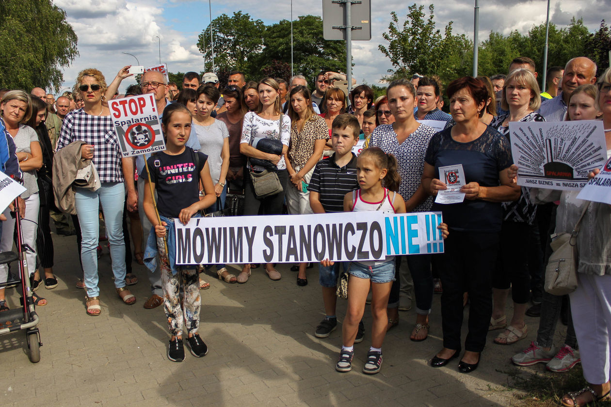  Protest przeciwko budowie spalarni śmieci w Zamościu (zdjęcie 1) - Autor: Kazimierz Chmiel