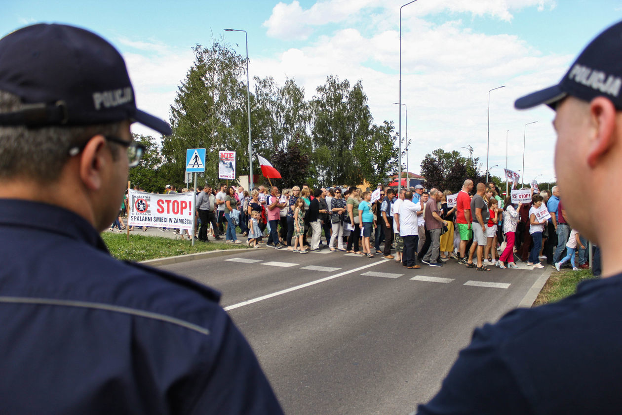  Protest przeciwko budowie spalarni śmieci w Zamościu (zdjęcie 1) - Autor: Kazimierz Chmiel