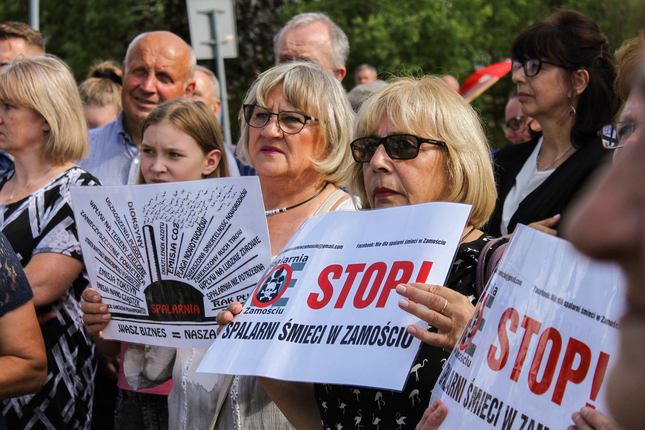  Protest przeciwko budowie spalarni śmieci w Zamościu (zdjęcie 1) - Autor: Kazimierz Chmiel