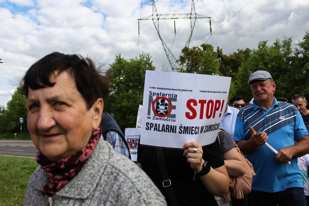  Protest przeciwko budowie spalarni śmieci w Zamościu (zdjęcie 1) - Autor: Kazimierz Chmiel