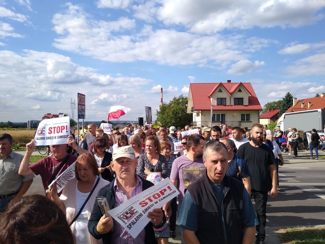  Protest przeciwko budowie spalarni śmieci w Zamościu (zdjęcie 1) - Autor: Kazimierz Chmiel