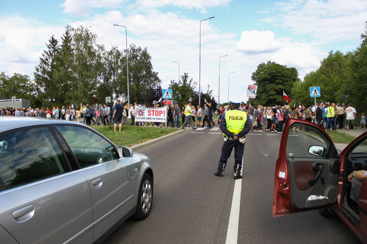  Protest przeciwko budowie spalarni śmieci w Zamościu (zdjęcie 1) - Autor: Kazimierz Chmiel