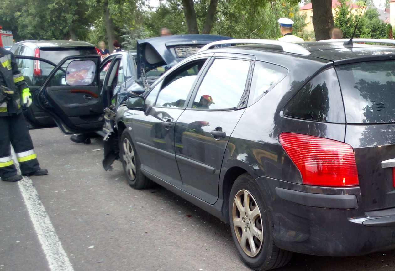  Wypadek w Zakręciu pod Krasnymstawem (zdjęcie 1) - Autor: KM PSP Krasnystaw