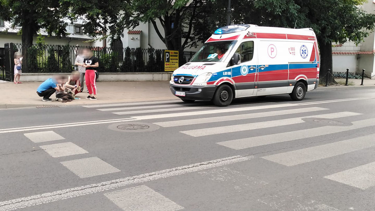  Wypadek na przejściu dla pieszych przez ul. Narutowicza (zdjęcie 1) - Autor: Dominik Smaga