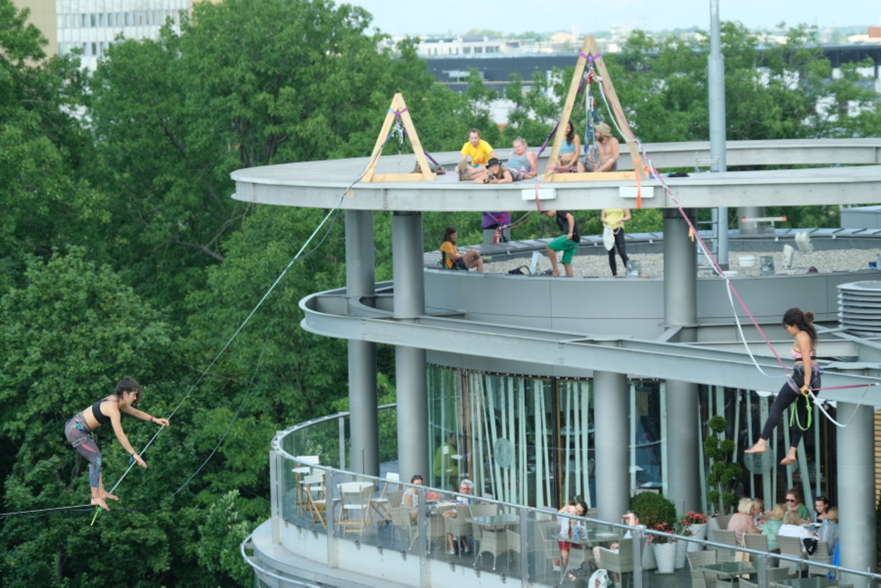  Carnaval Sztukmistrzów: urban highline  (zdjęcie 1) - Autor: Maciej Kaczanowski