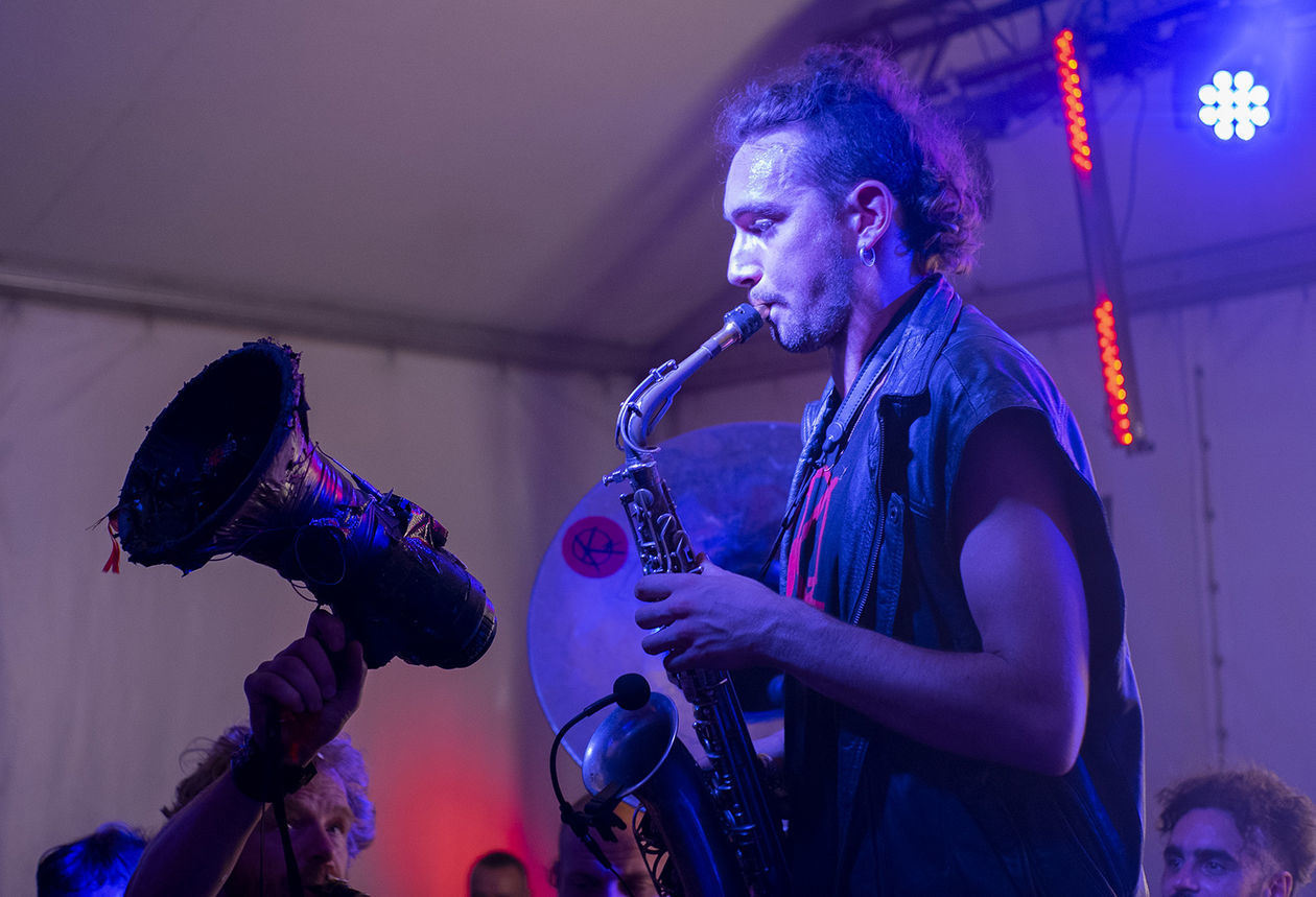  Carnaval Sztukmistrzów: Koncert kapeli KermesZ a l'Est w Barze Żongler (zdjęcie 1) - Autor: Michał Siudziński