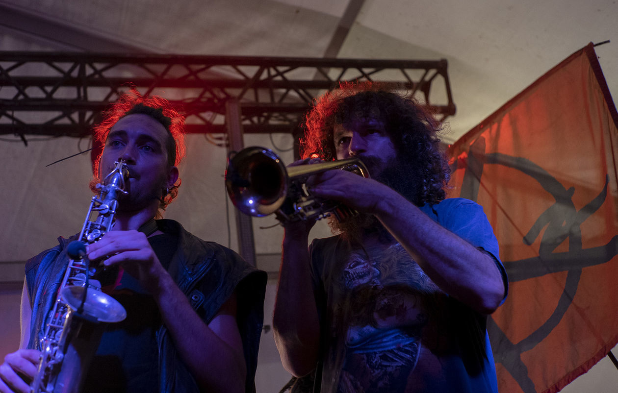  Carnaval Sztukmistrzów: Koncert kapeli KermesZ a l'Est w Barze Żongler (zdjęcie 1) - Autor: Michał Siudziński