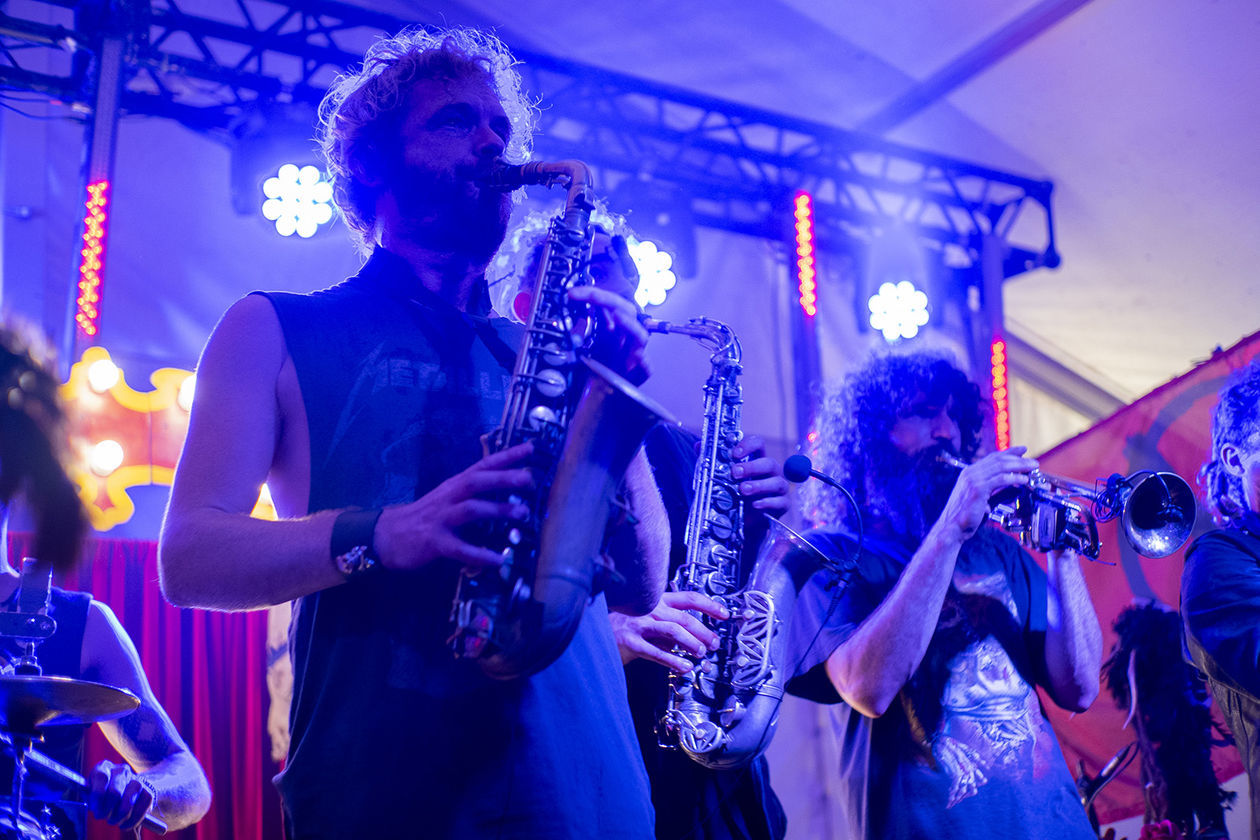  Carnaval Sztukmistrzów: Koncert kapeli KermesZ a l'Est w Barze Żongler (zdjęcie 1) - Autor: Michał Siudziński