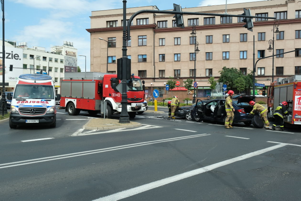  Wypadek na skrzyżowaniu ulic Narutowicza i Okopowej (zdjęcie 1) - Autor: Maciej Kaczanowski