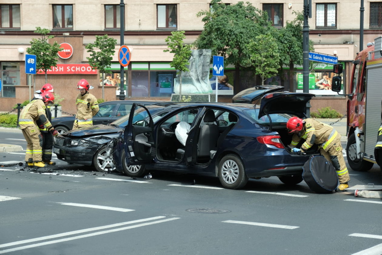  Wypadek na skrzyżowaniu ulic Narutowicza i Okopowej (zdjęcie 1) - Autor: Maciej Kaczanowski