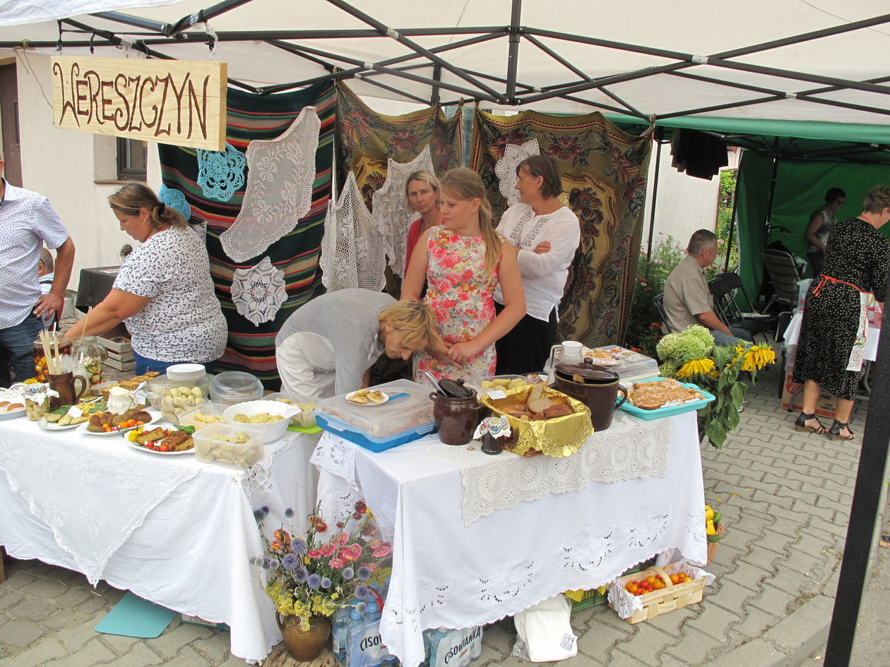  Tłumy na XVIII Pawłowskim Jarmarku „Ginące zawody” (zdjęcie 1) - Autor: Wojciech Zakrzewski