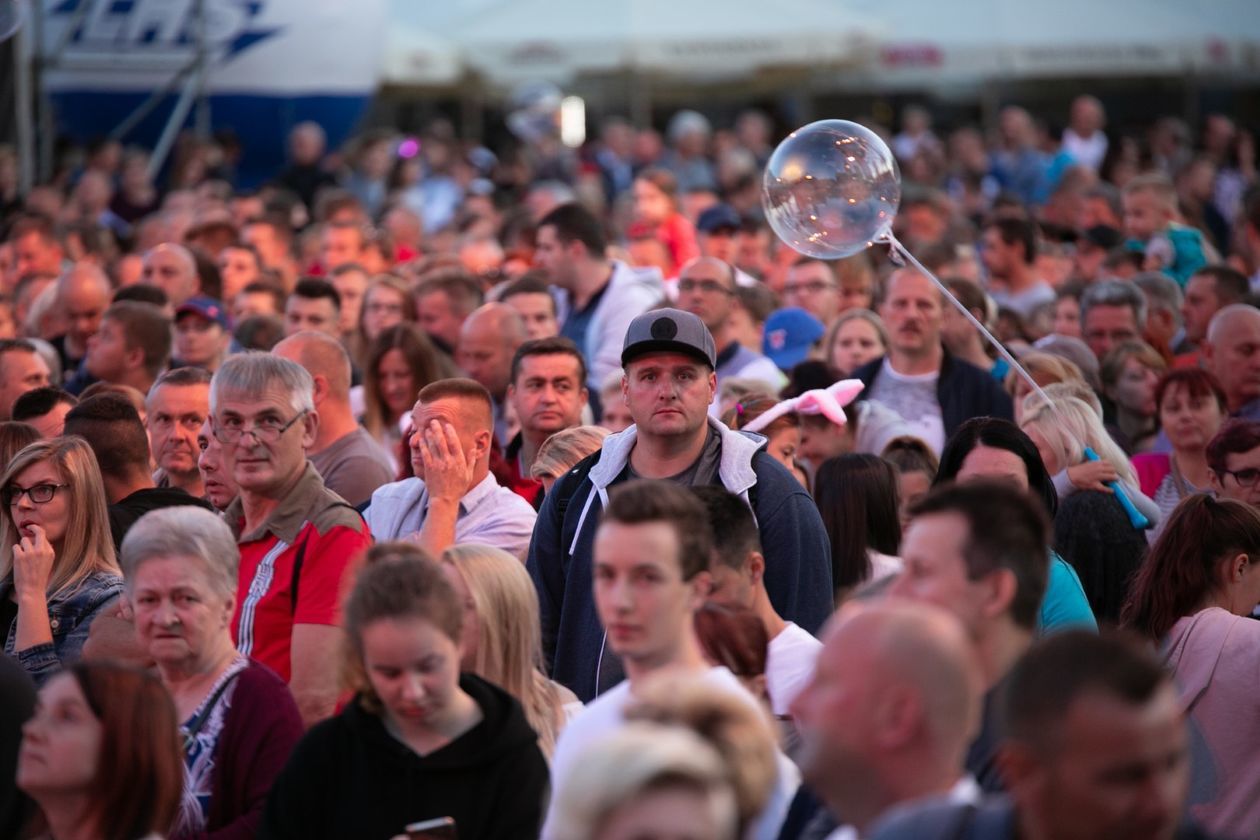  Wakacyjna Trasa Dwójki: Koncert na Rynku Wielkim w Zamościu (zdjęcie 1) - Autor: Kazimierz Chmiel