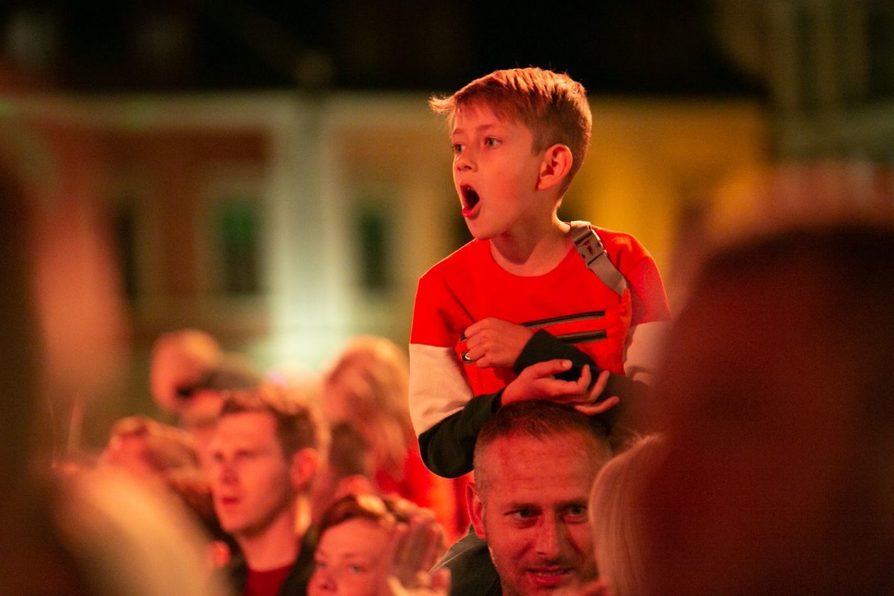  Wakacyjna Trasa Dwójki: Koncert na Rynku Wielkim w Zamościu (zdjęcie 1) - Autor: Kazimierz Chmiel