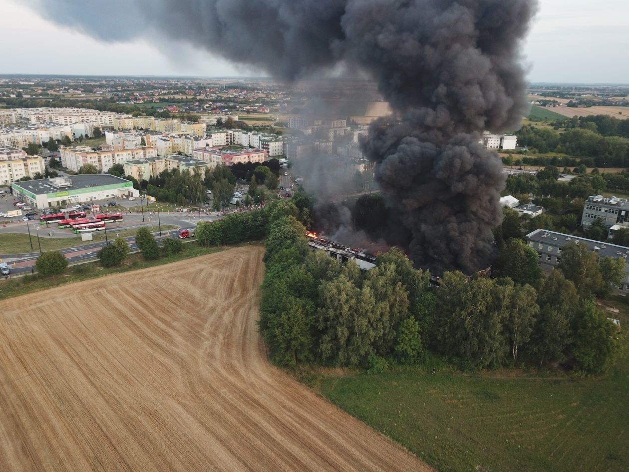  Pożar na Felinie przy ul. Doświadczalnej w Lublinie - zdjęcia z drona (zdjęcie 7) - Autor: Grzegorz Sprawka
