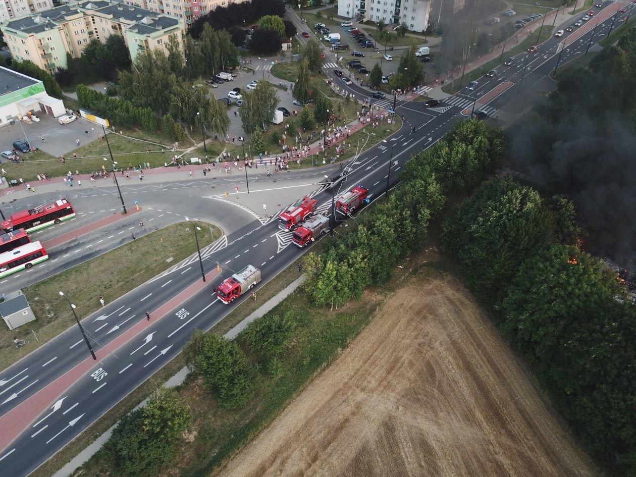  Pożar na Felinie przy ul. Doświadczalnej w Lublinie - zdjęcia z drona (zdjęcie 3) - Autor: Grzegorz Sprawka