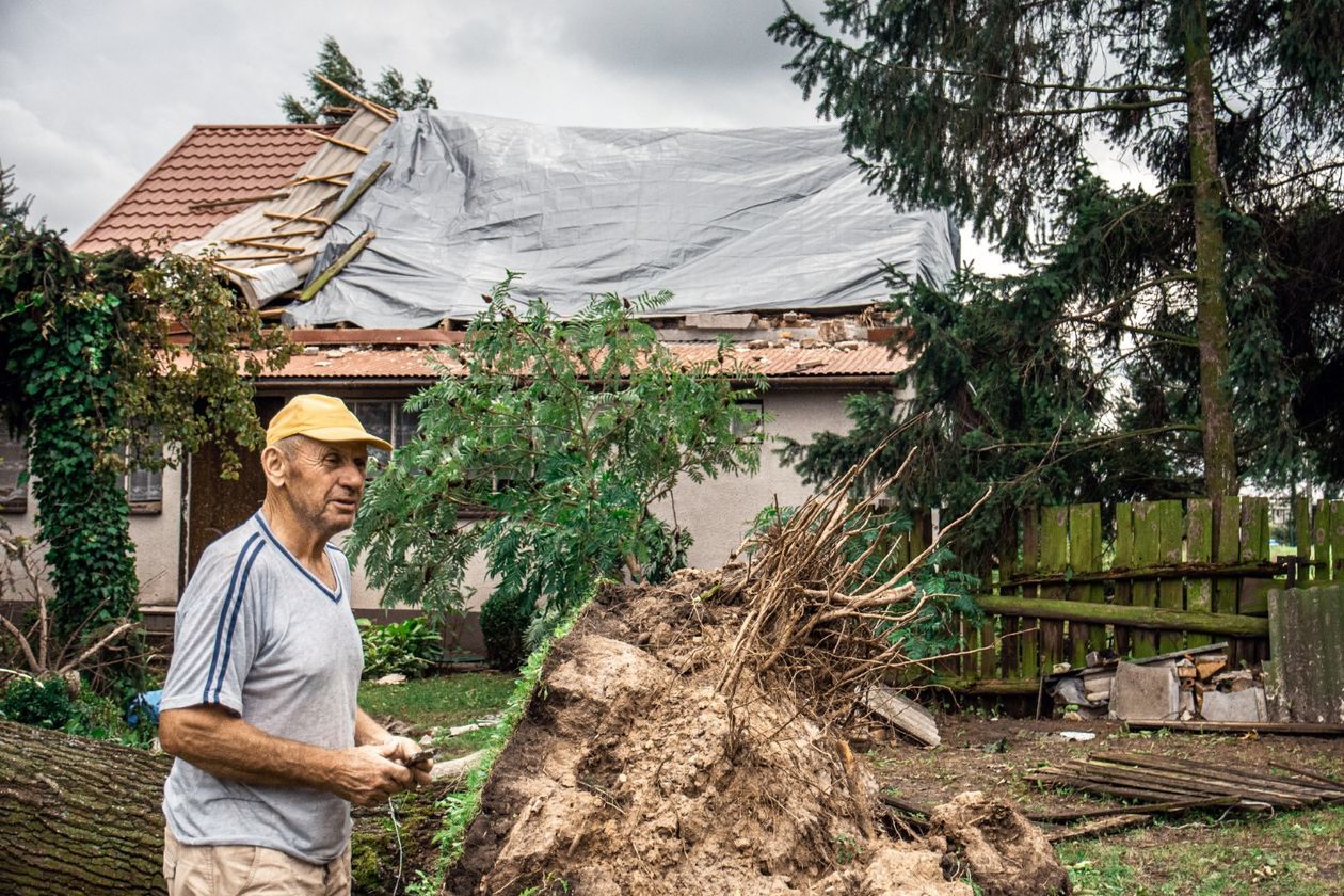  Sprzątanie po burzy w Bonowie i Siostrzytowie (zdjęcie 1) - Autor: Franek Goszczyński