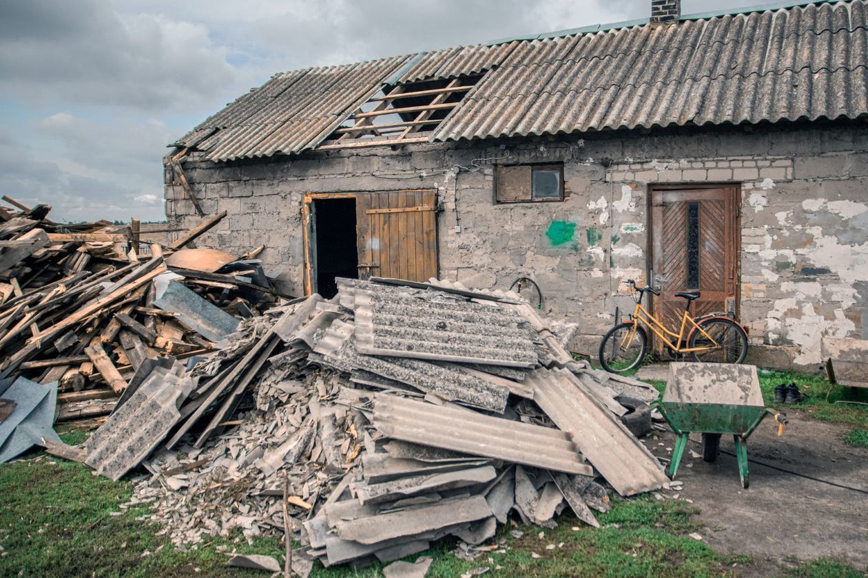  Sprzątanie po burzy w Bonowie i Siostrzytowie (zdjęcie 1) - Autor: Franek Goszczyński