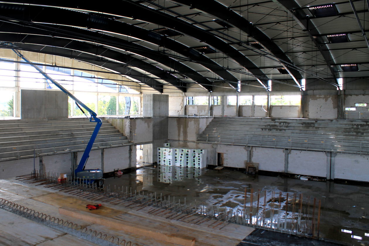  Budowa hali sportowej w Puławach  (zdjęcie 1) - Autor: Radosław Szczęch