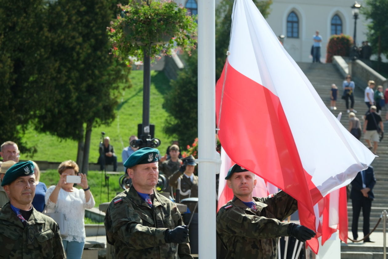  Uroczystości Święta Wojska Polskiego na placu Zamkowym w Lublinie (zdjęcie 1) - Autor: Maciej Kaczanowski