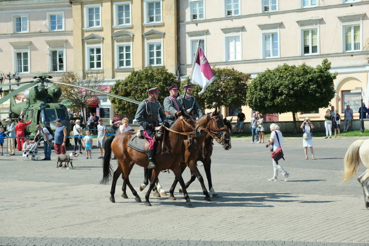  Uroczystości Święta Wojska Polskiego na placu Zamkowym w Lublinie (zdjęcie 1) - Autor: Maciej Kaczanowski