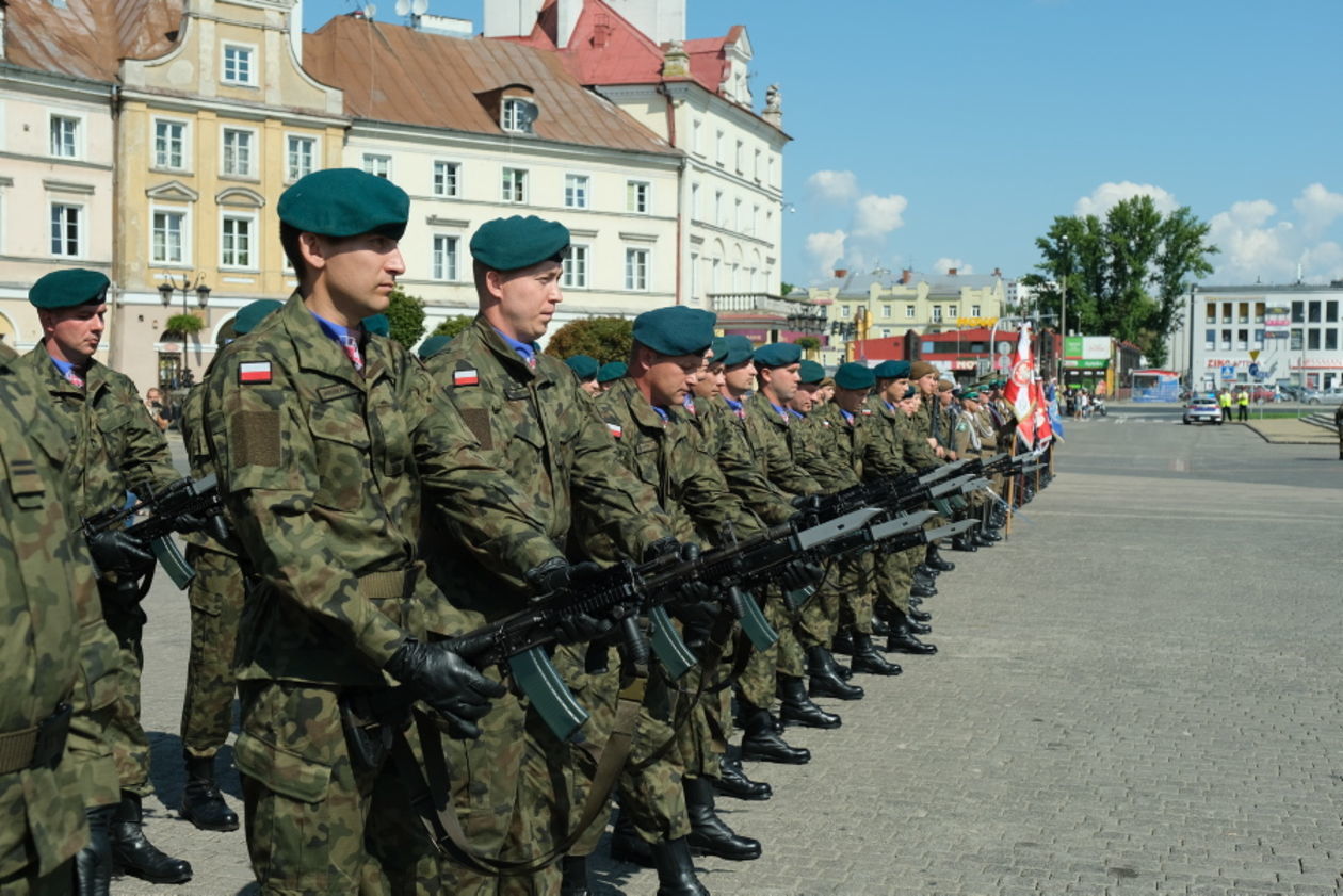  Uroczystości Święta Wojska Polskiego na placu Zamkowym w Lublinie (zdjęcie 1) - Autor: Maciej Kaczanowski