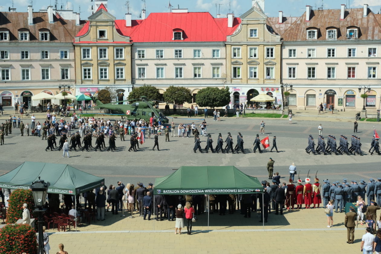  Uroczystości Święta Wojska Polskiego na placu Zamkowym w Lublinie (zdjęcie 1) - Autor: Maciej Kaczanowski