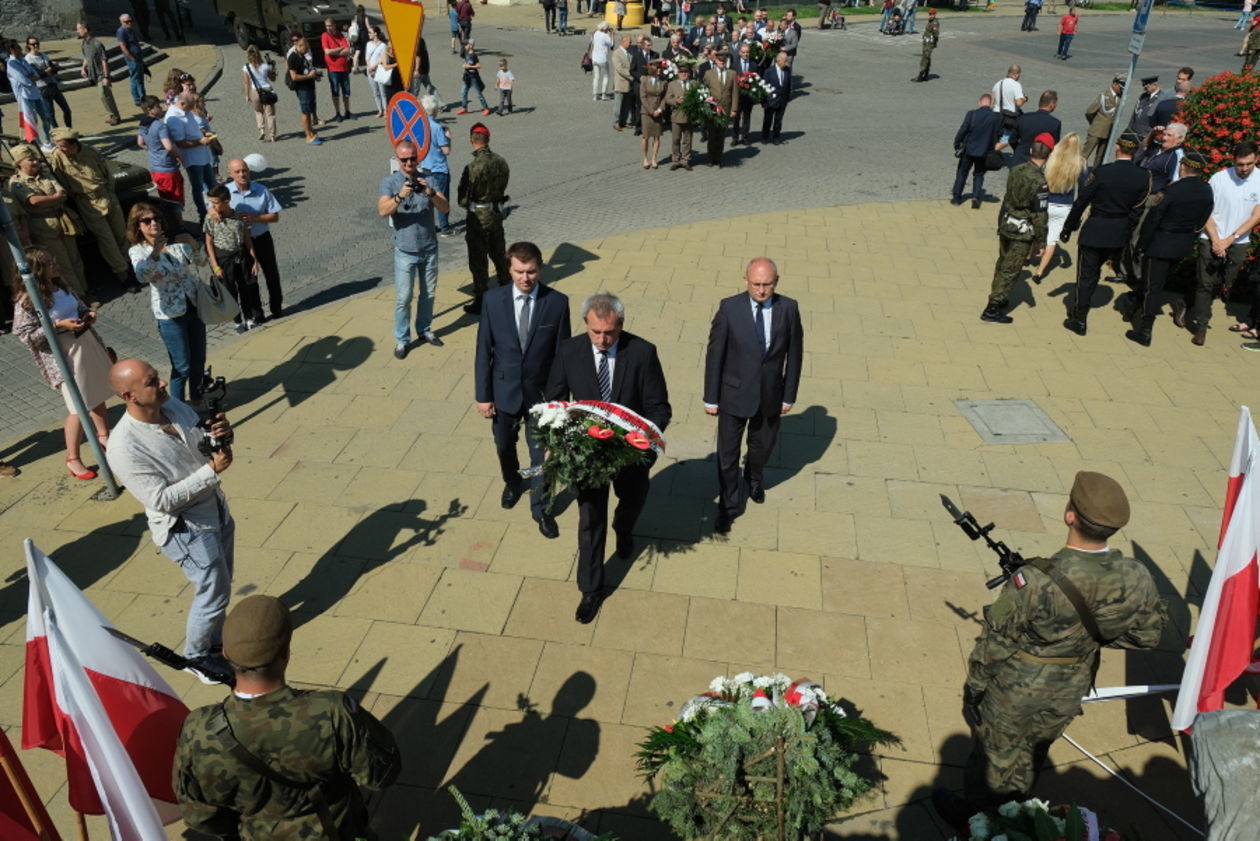  Uroczystości Święta Wojska Polskiego na placu Zamkowym w Lublinie (zdjęcie 1) - Autor: Maciej Kaczanowski