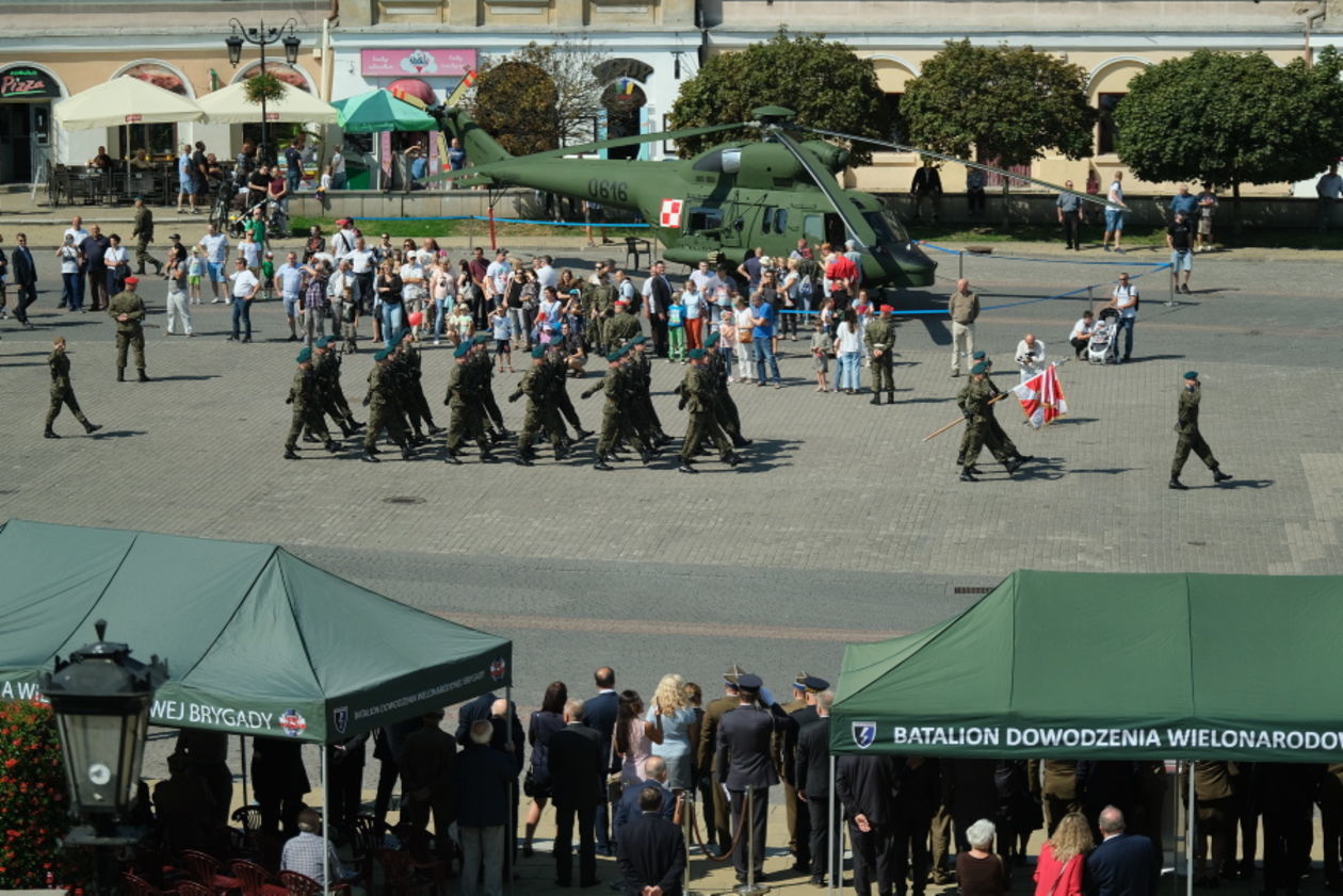  Uroczystości Święta Wojska Polskiego na placu Zamkowym w Lublinie (zdjęcie 1) - Autor: Maciej Kaczanowski