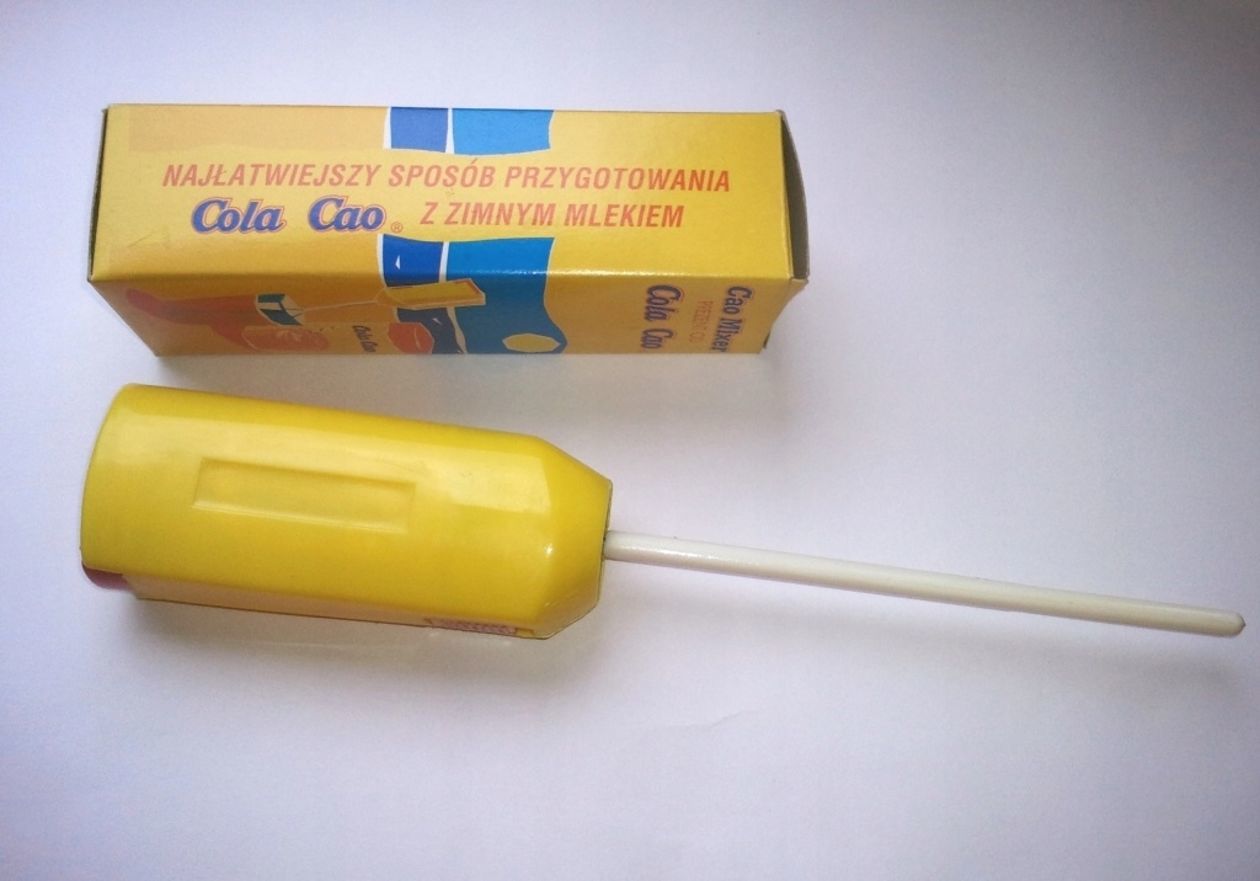  <p>Pamiętacie Cola Cao? Kakao w ż&oacute;łtym pojemniku z czerwoną nakrętką miało dodawać energii. W pewnym momencie firma wymyśliła mieszadełko na baterie, kt&oacute;re stało się bardzo popularne.</p>