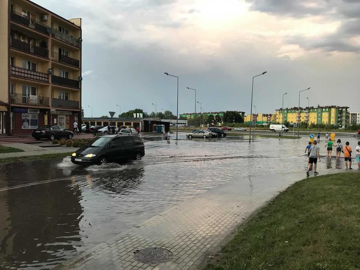  Zalane ulice po burzy w Białej Podlaskiej (zdjęcie 1) - Autor: Ewelina Burda