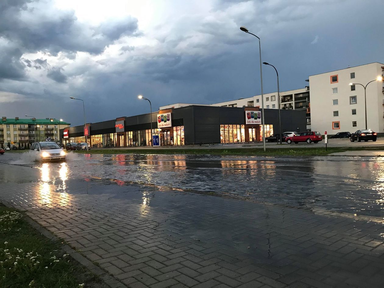  Zalane ulice po burzy w Białej Podlaskiej (zdjęcie 1) - Autor: Ewelina Burda