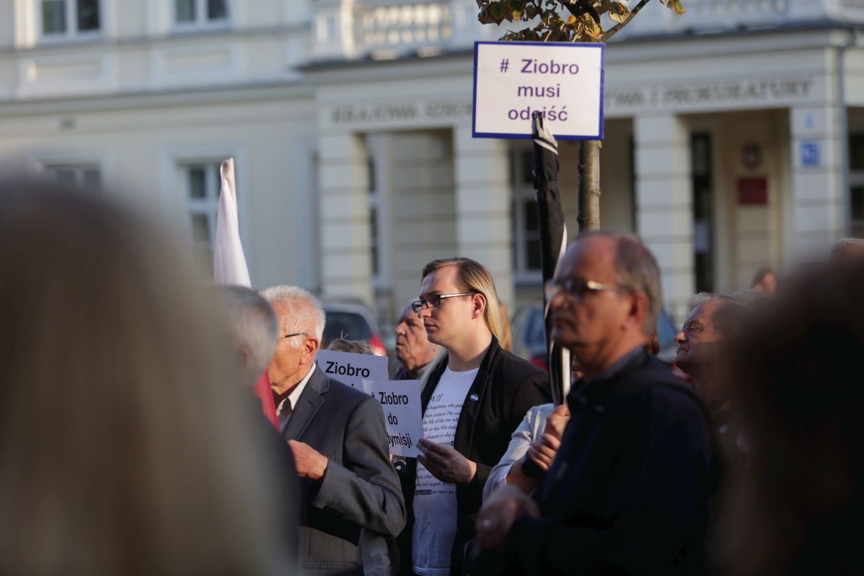  Demonstracja poparcia dla sędziów  (zdjęcie 1) - Autor: Krzysztof Mazur