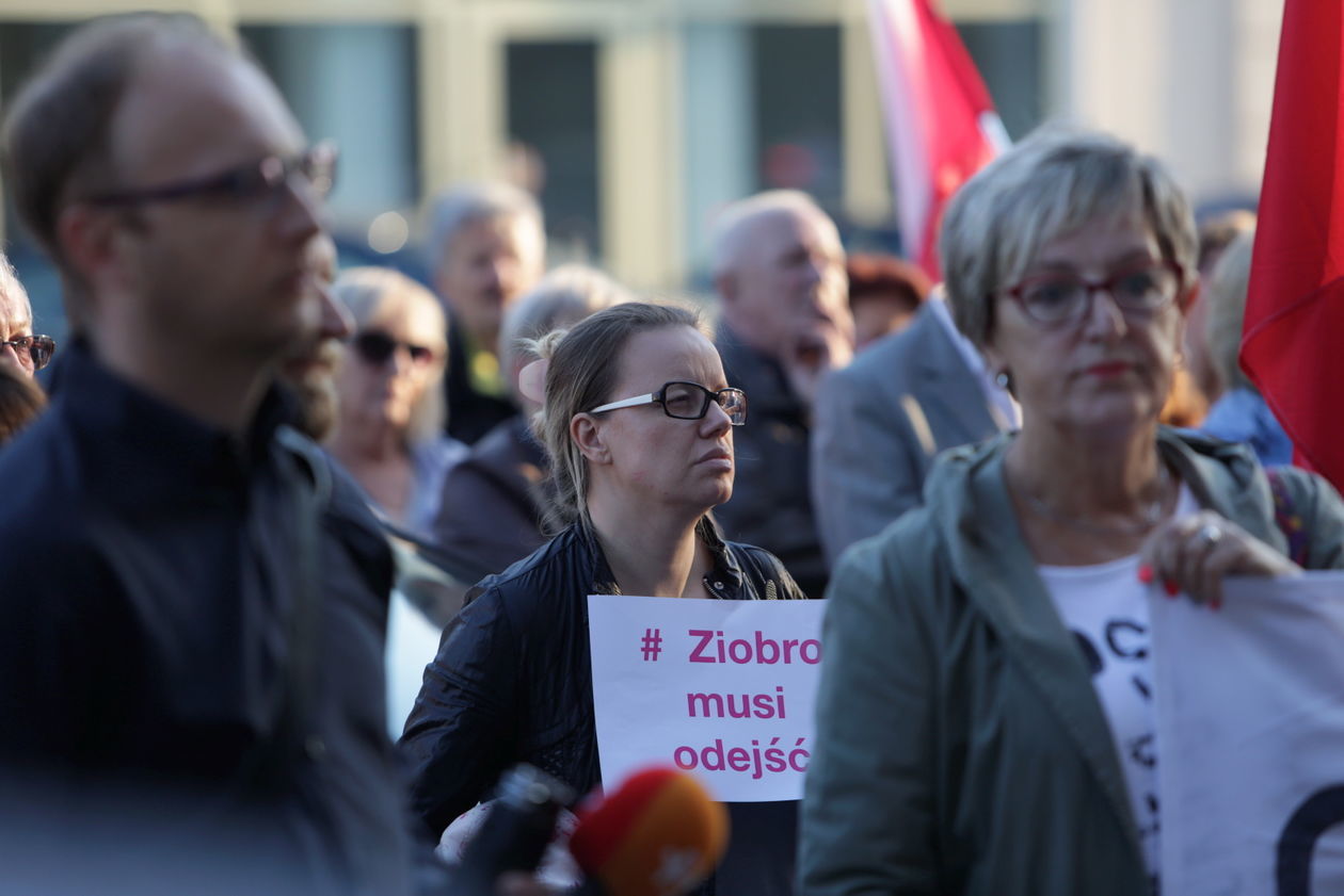  Demonstracja poparcia dla sędziów  (zdjęcie 1) - Autor: Krzysztof Mazur