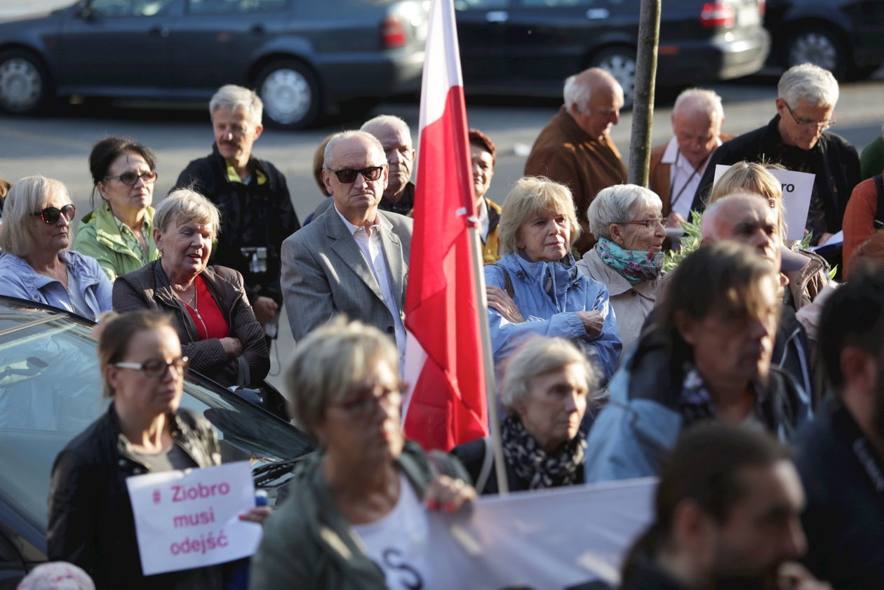  Demonstracja poparcia dla sędziów  (zdjęcie 1) - Autor: Krzysztof Mazur