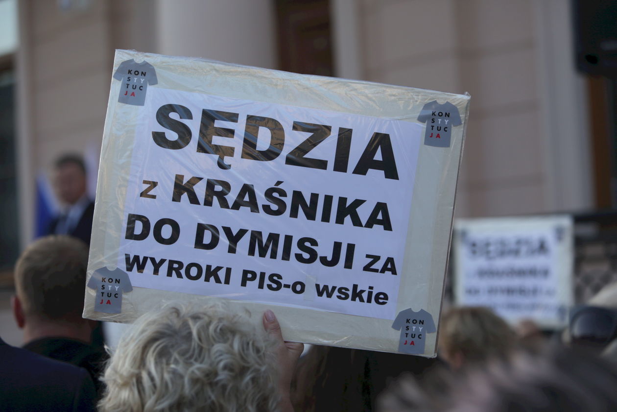  Demonstracja poparcia dla sędziów  (zdjęcie 1) - Autor: Krzysztof Mazur