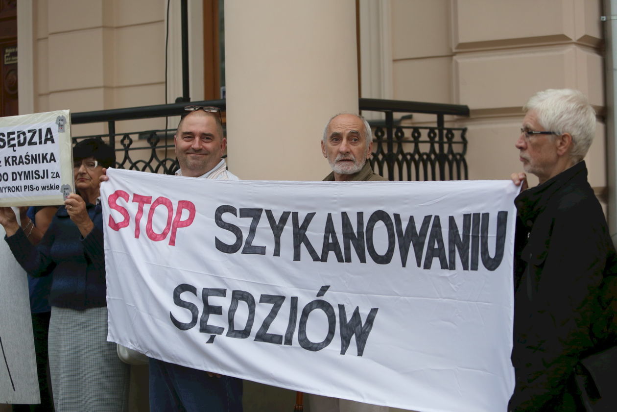  Demonstracja poparcia dla sędziów  (zdjęcie 1) - Autor: Krzysztof Mazur