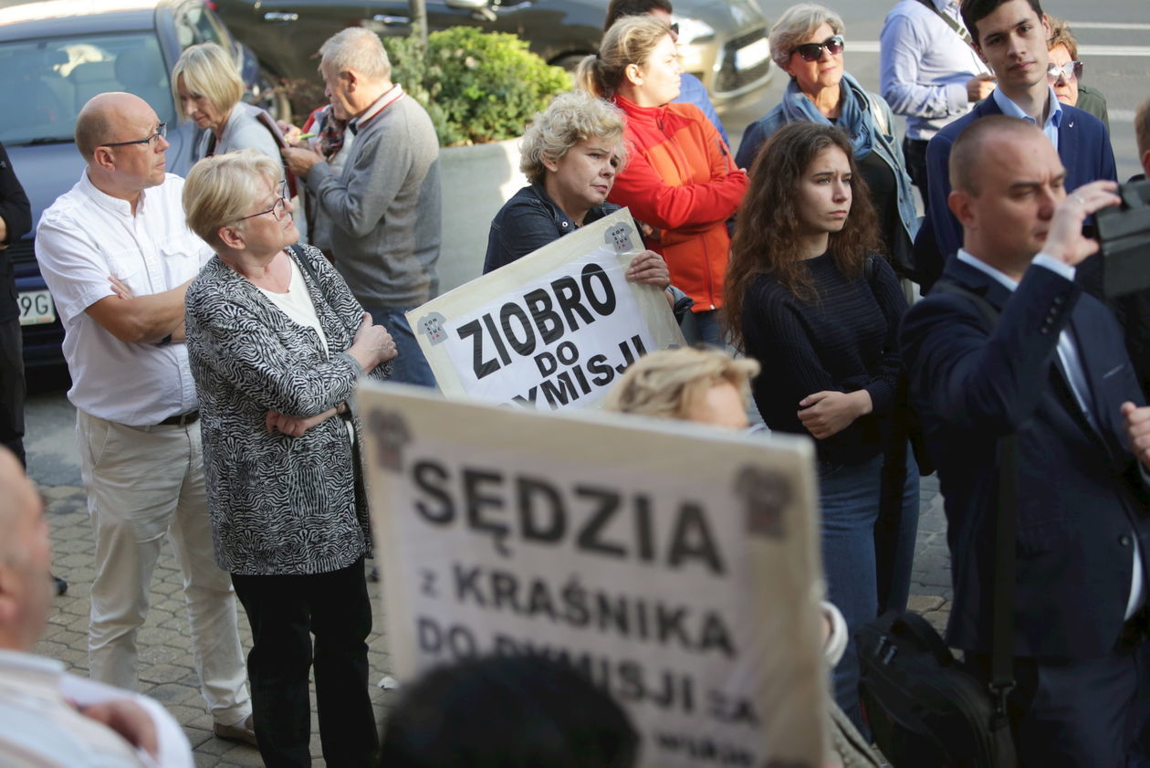  Demonstracja poparcia dla sędziów  (zdjęcie 1) - Autor: Krzysztof Mazur