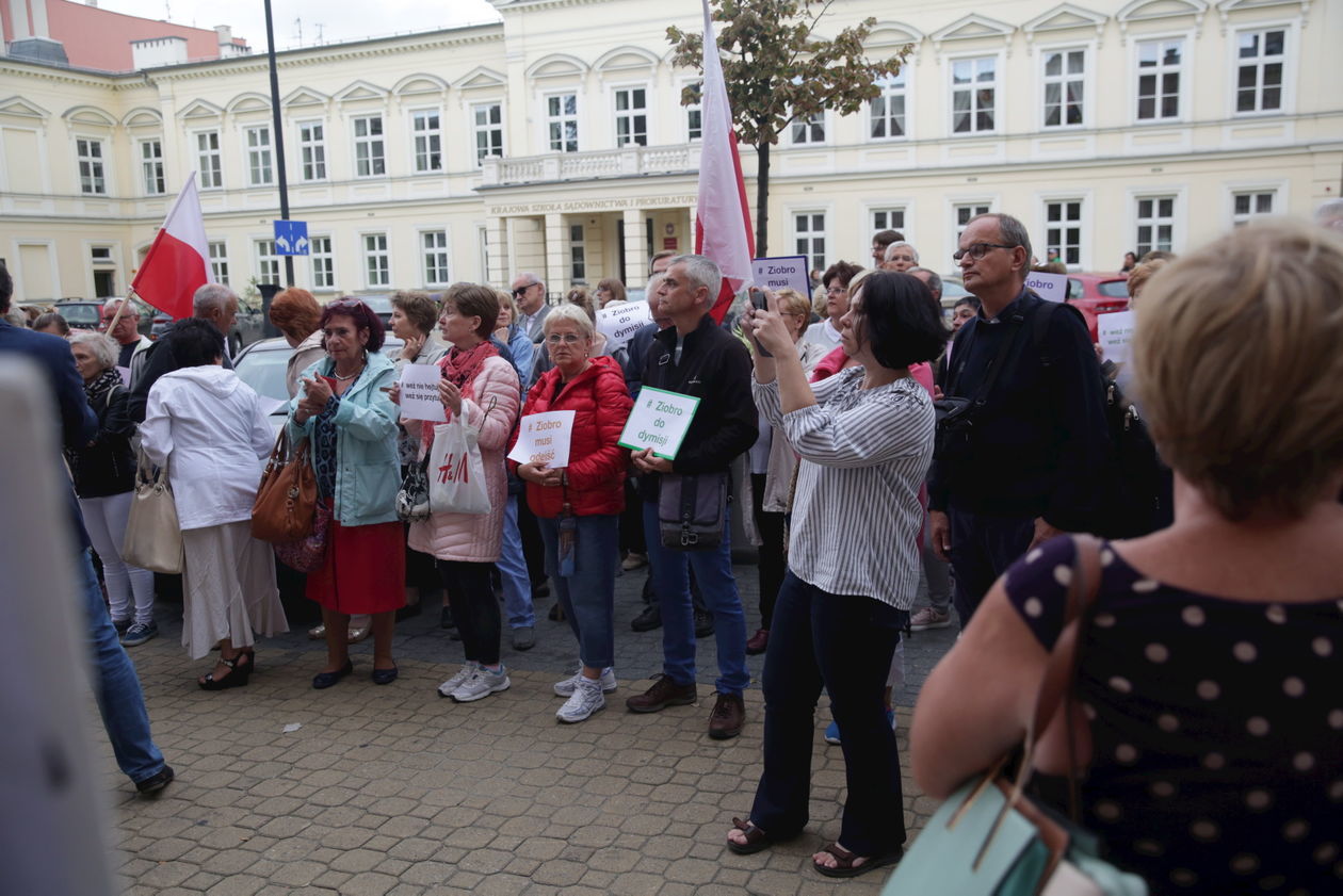  Demonstracja poparcia dla sędziów  (zdjęcie 1) - Autor: Krzysztof Mazur