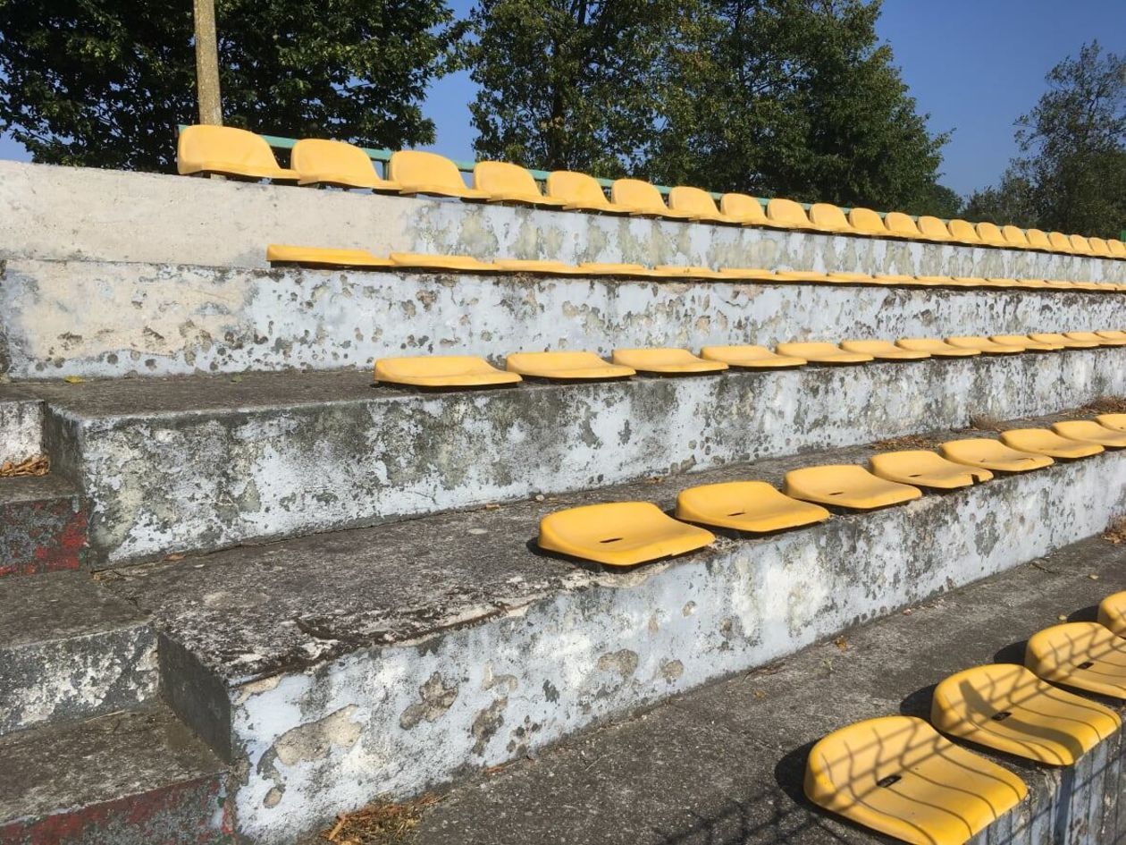  Kibice reperują trybuny stadionu (zdjęcie 1) - Autor: Orlęta Spomlek Radzyń Podlaski