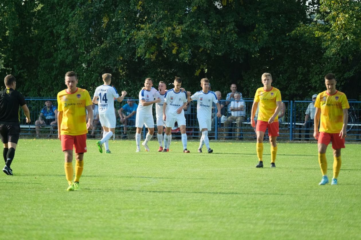  Lewart Lubartów vs Huragan Międzyrzec Podlaski 2:1 (zdjęcie 1) - Autor: Maciej Kaczanowski